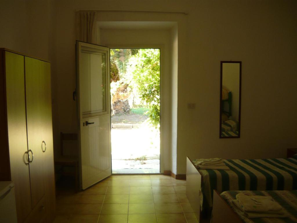 Agriturismo Crabileddu Hotel วัลเลดอเรีย ห้อง รูปภาพ
